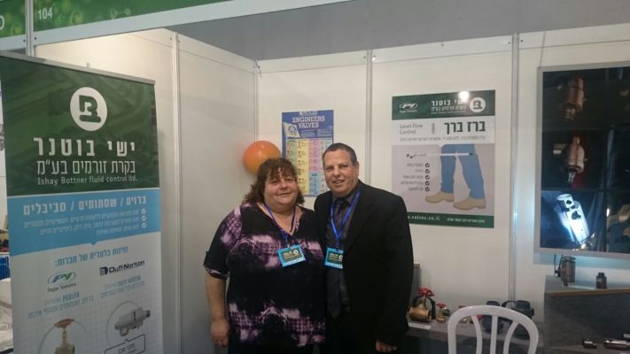 ישי בוטנר בדוכן הזורמים